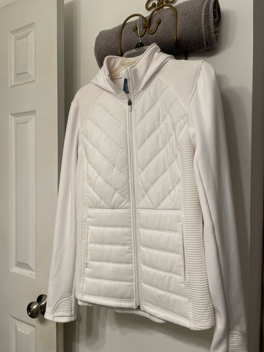 Tek Gear Women’s White Quilted Hooded Jacket Size L